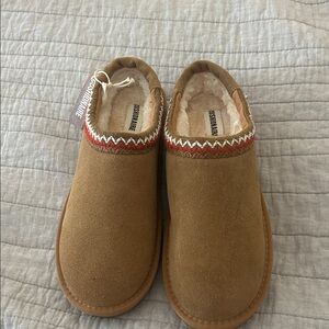 NWT Cushinaire suede mules size 9